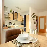 Appartement Kuelhome - Wunderschoene Mit Parkplatz & Balkon Fuer 6